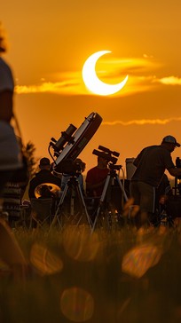 Observing Eclipse Free Eclipse Viewing Event Image - Eclipse, Photographers, Sunset ...
