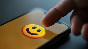 Free Smiley Notification Icon Image - Smartphone, Emoji, Notification ...