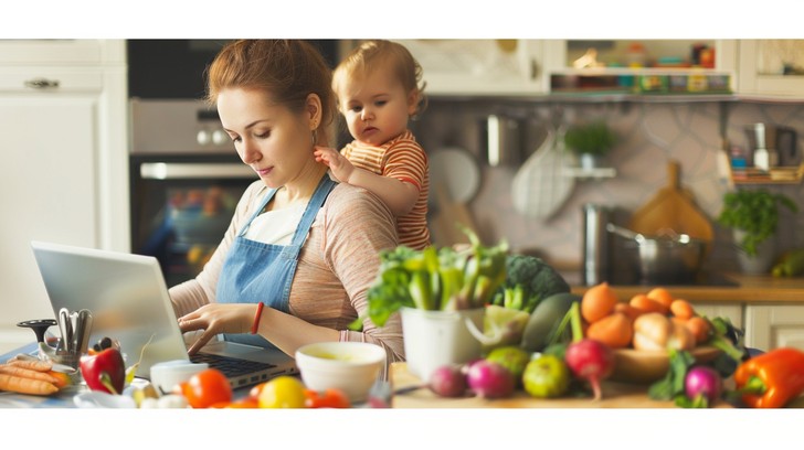 Multitasking Mom Free Mom multitasking efficiently Image - Mother, Toddler, Kitchen ...