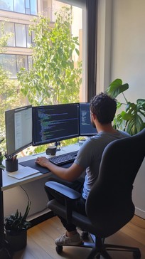 Free Coding workstation setup Image - Programmer, Coding, Dual Monitors ...