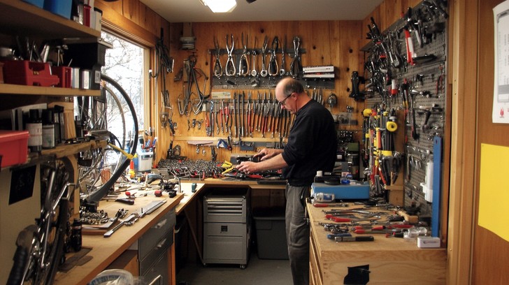 Men Fixing Tools Free Man Fixing Tool Image - Workshop, Tools, Man | Download at StockCake